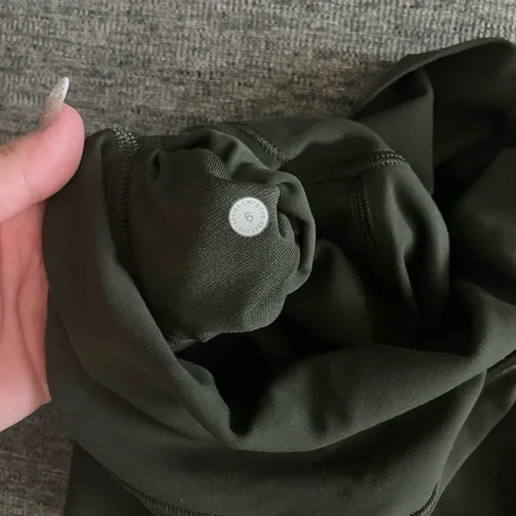 Lululemon Align 8” short - size 6 - Olive green - Picture 3 of 6